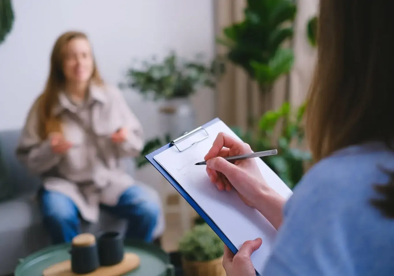 Psychiatra Toruń, konsultacja prywatna: wywiad z pacjentką i notatki specjalisty